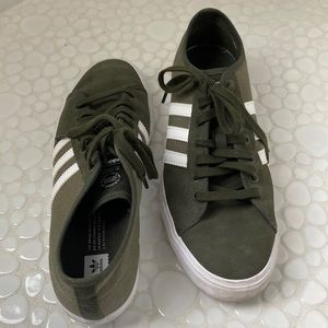 Adidas Original Matchcourt canvas sneakers